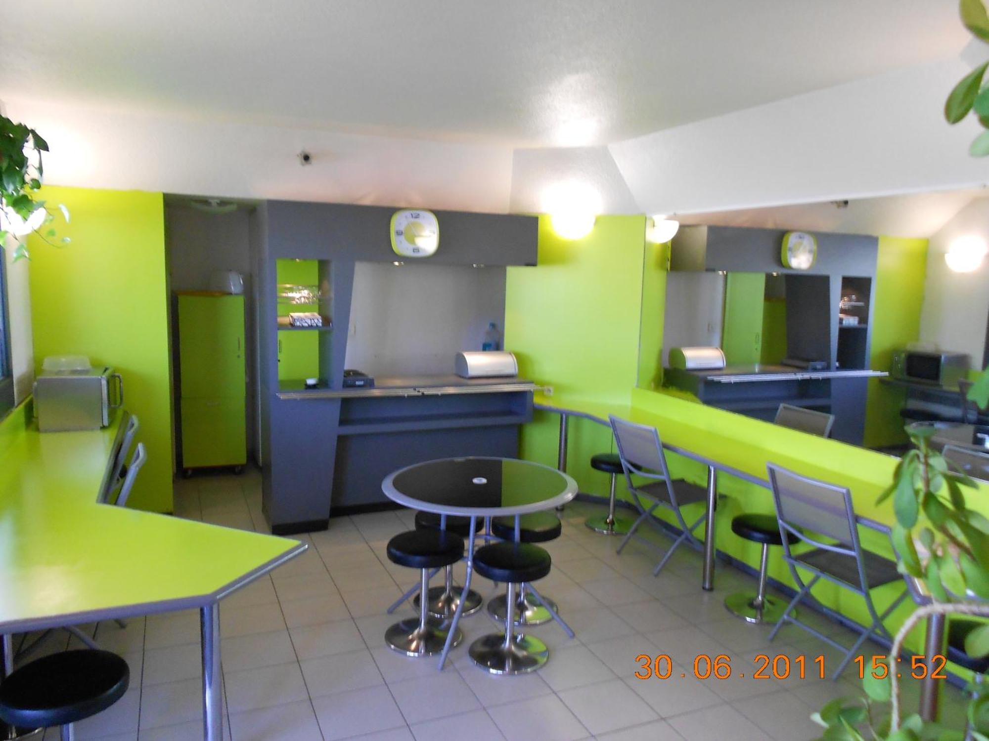 Lemon Hotel Le Coteau Екстер'єр фото