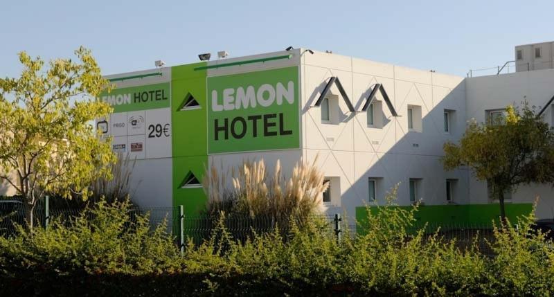 Lemon Hotel Le Coteau Екстер'єр фото